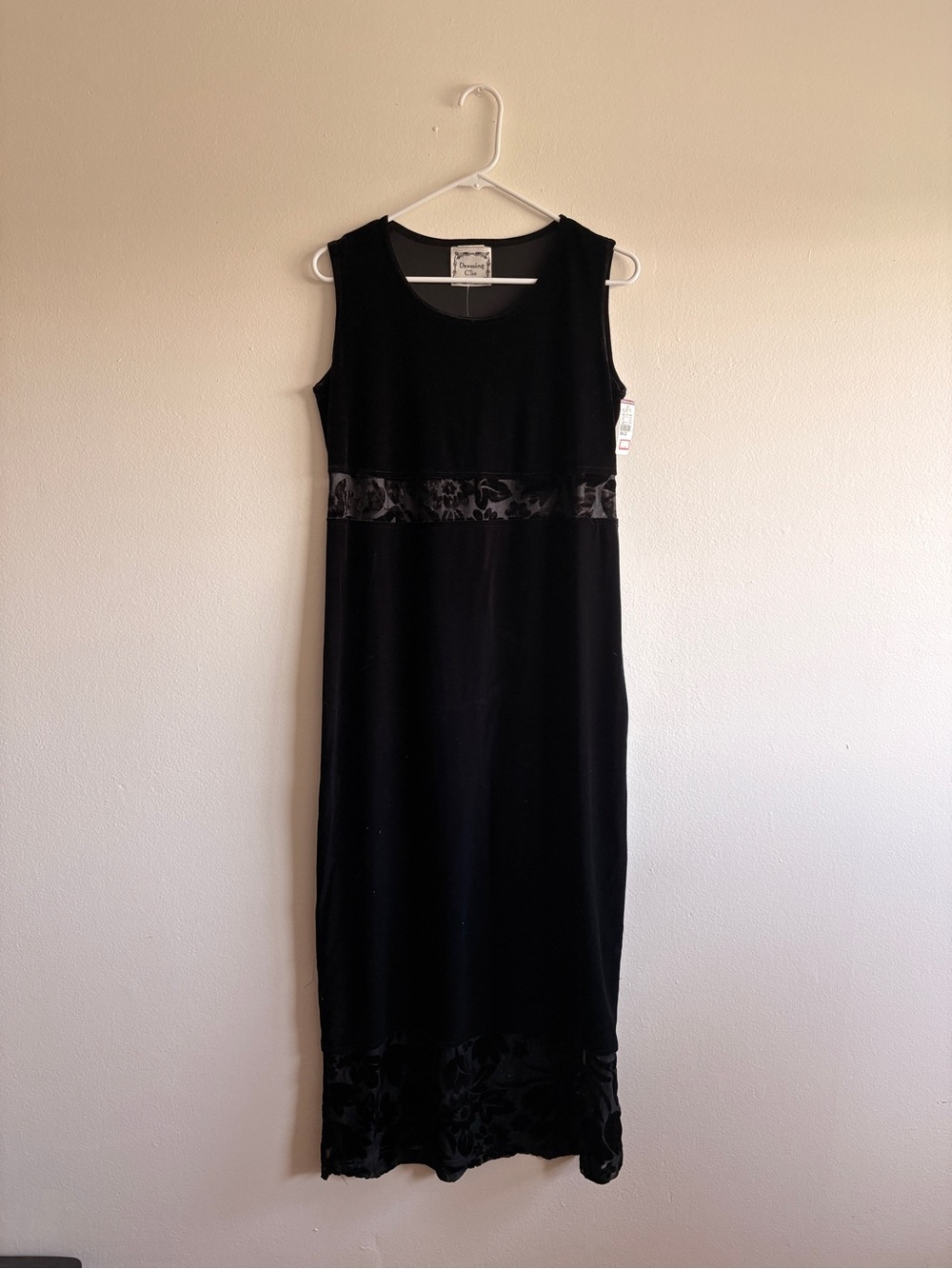 Elegant Black Sleeveless Maxi Dress with Velvet Detail